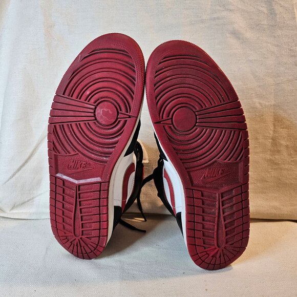 Nike Air Jordan 1 Mid Gym Red Black White 554724-122 - Size 11 - Picture 9 of 9